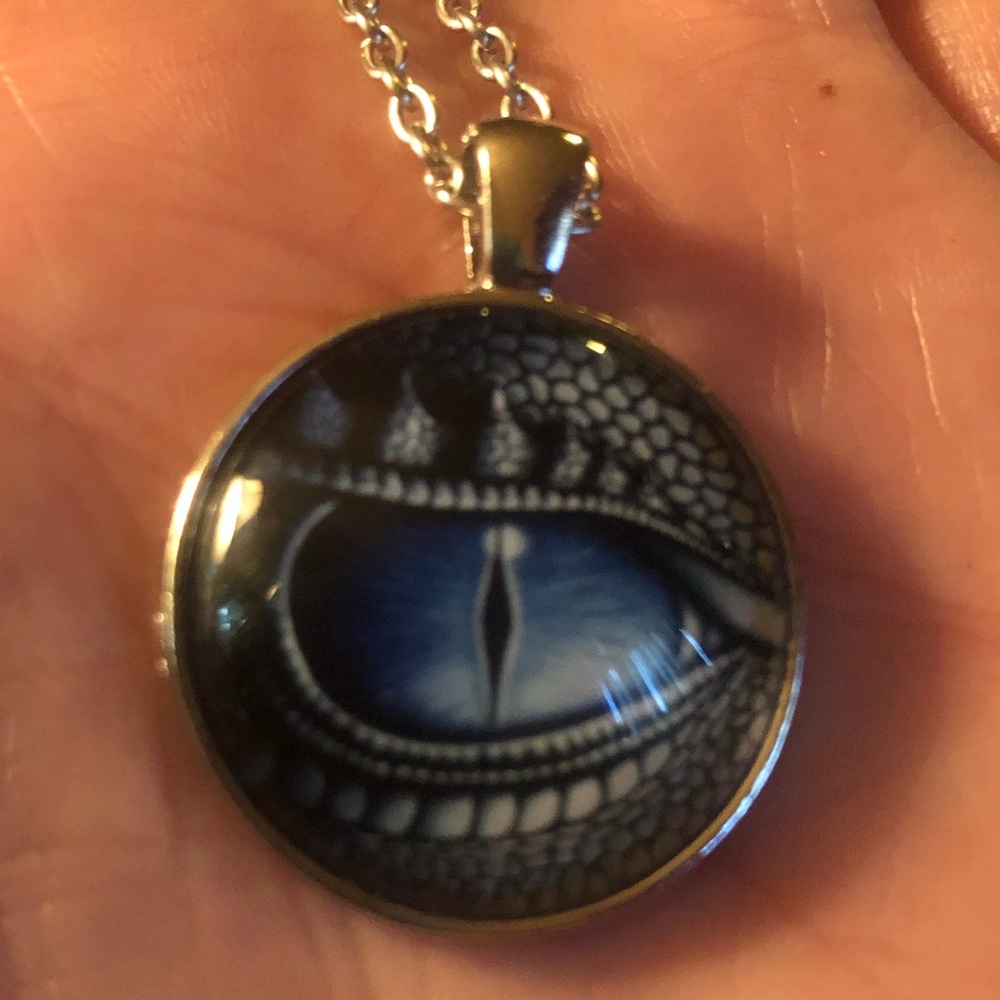Dragons Eye Pendant and Chain
